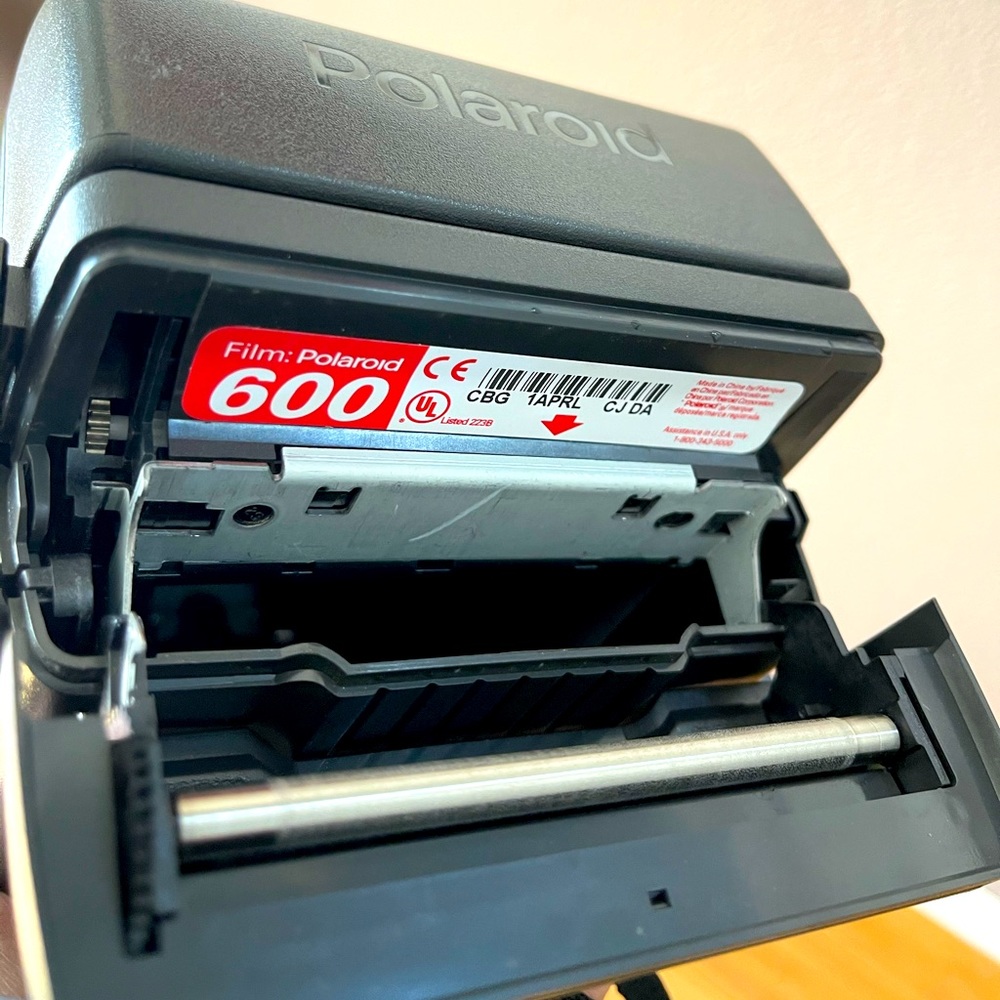 COPY - Polaroid vintage camera 600 flip -up w/ flash